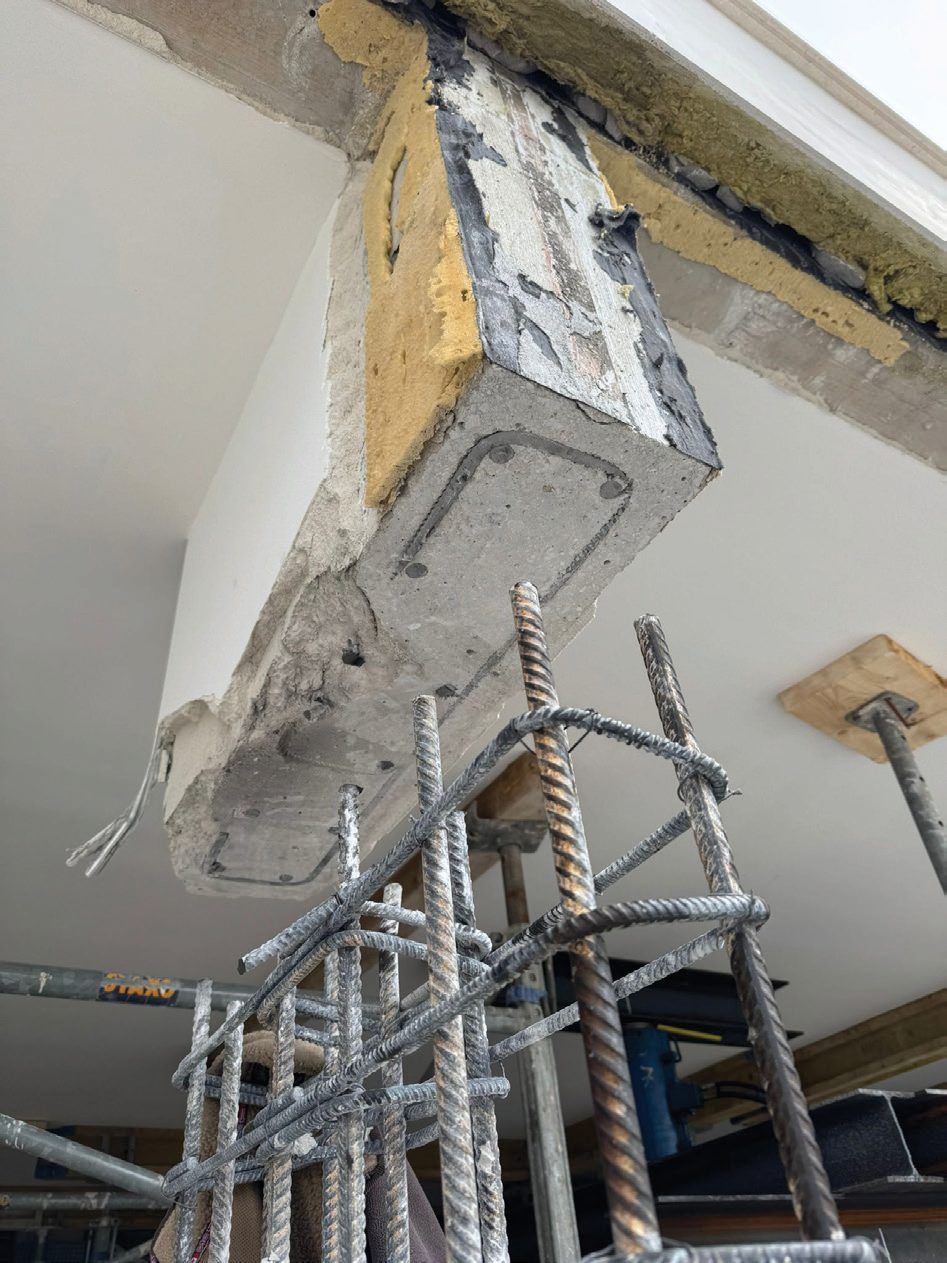 Lifting the roof slab of an aparthotel